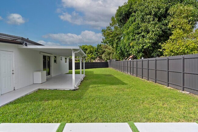 Building Photo - 2835 SW 103rd Ct