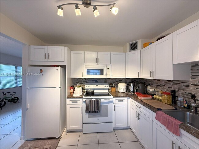 Primary Photo - 100 SW 132nd Way