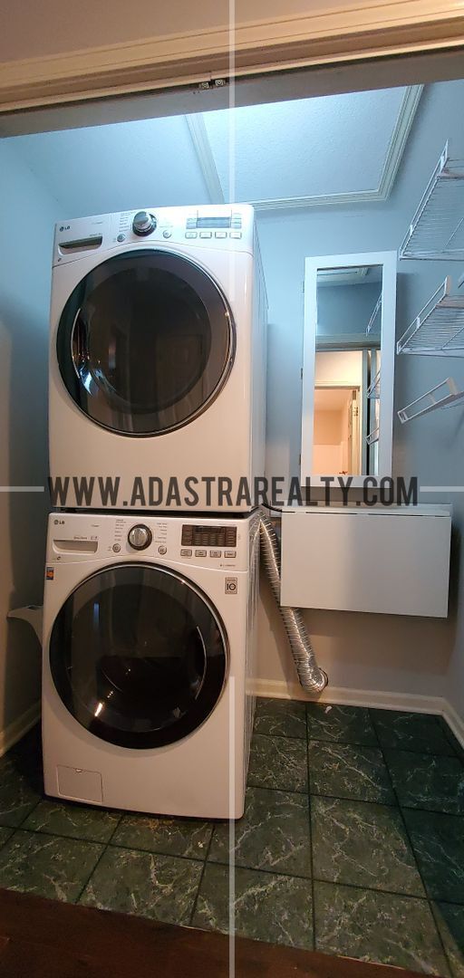 Building Photo - Gorgeous Updated Home in Blue Valley, South Overland Park-Available in APRIL!!