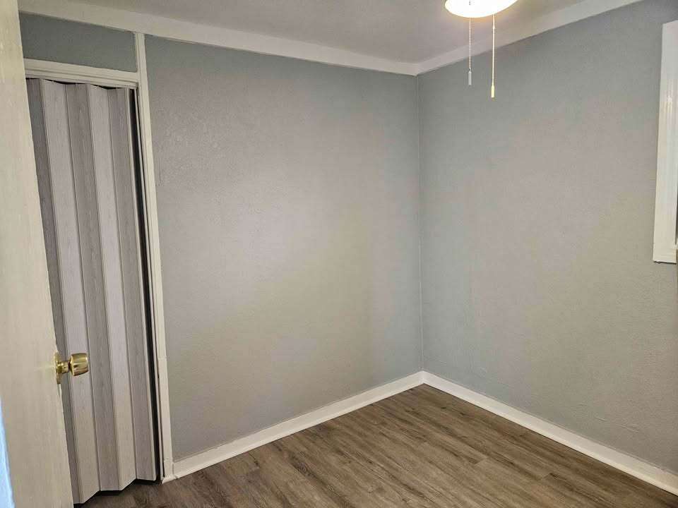 Building Photo - 1109 E Okaloosa Ave