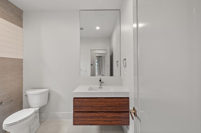 Building Photo - 601 S 9th St