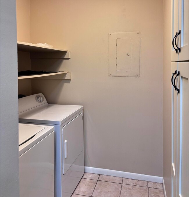 Building Photo - 345 Woodham Ct