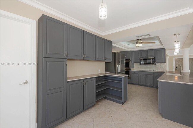 Building Photo - 2070 NE 65th St