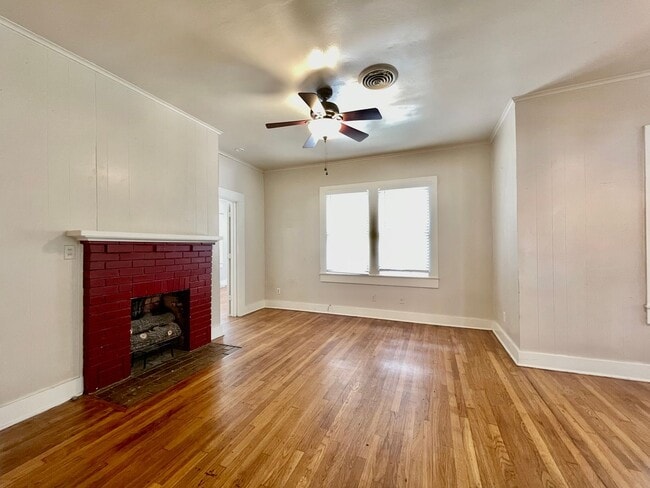 Building Photo - Charming + Convenience - 3 Bedroom, 2 Bathroom Home