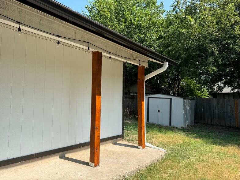 Building Photo - 1220 Tartan Ln