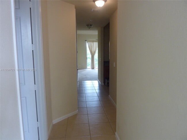 Building Photo - 3500 Oaks Clubhouse Dr