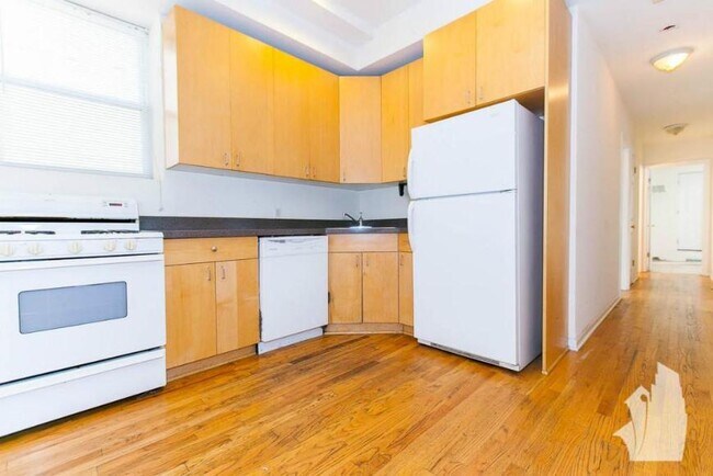 Building Photo - 3 bedroom in Chicago IL 60647