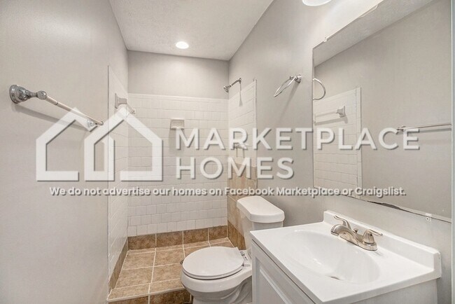 Building Photo - 1570 Meadowview Dr