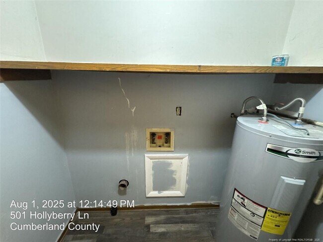 Building Photo - 501 Hollyberry Ln