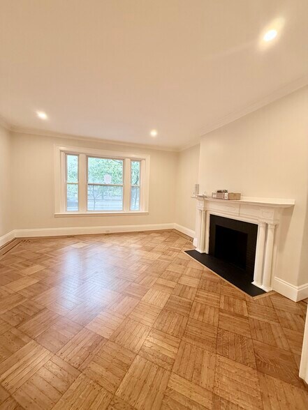 Building Photo - 1726 Beacon St