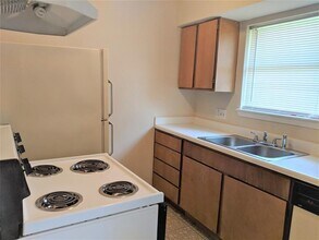 Building Photo - 915 Alexander St