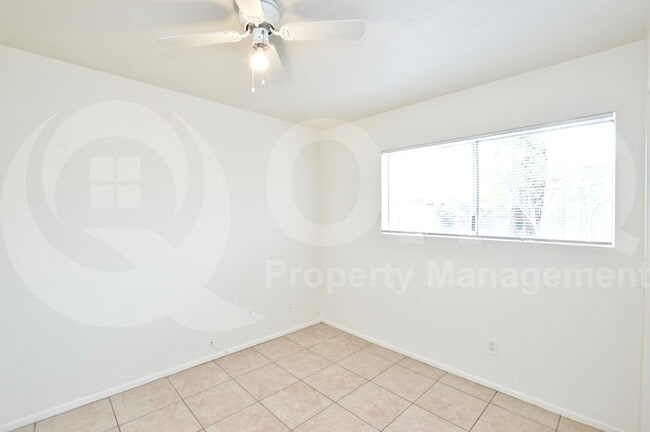 Building Photo - 4265 E Vineyard Rd