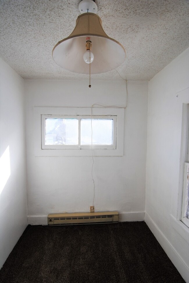 Building Photo - Rare 1 Bedroom House for Rent!