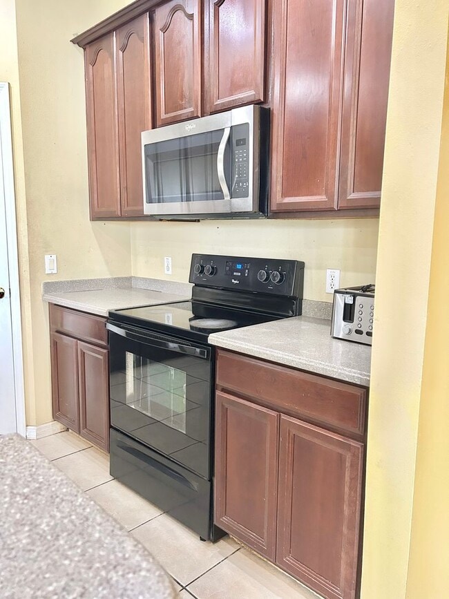 Building Photo - Beautiful Home in Parkview at Lake Shore
