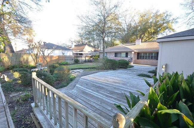 Building Photo - 13722 Lynnwood Ln