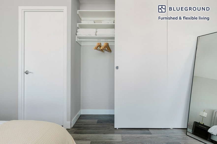 Building Photo - 5600 N Sheridan Rd