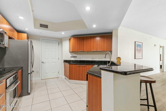 Building Photo - 231 Riverside Dr