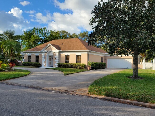 Building Photo - 3/2 UNFURISHED HOME LOCATED IN BOCA GRAND ...