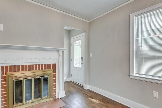 Building Photo - 2214 Breckenbridge Ave