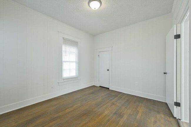 Building Photo - 607 N Evans Ave