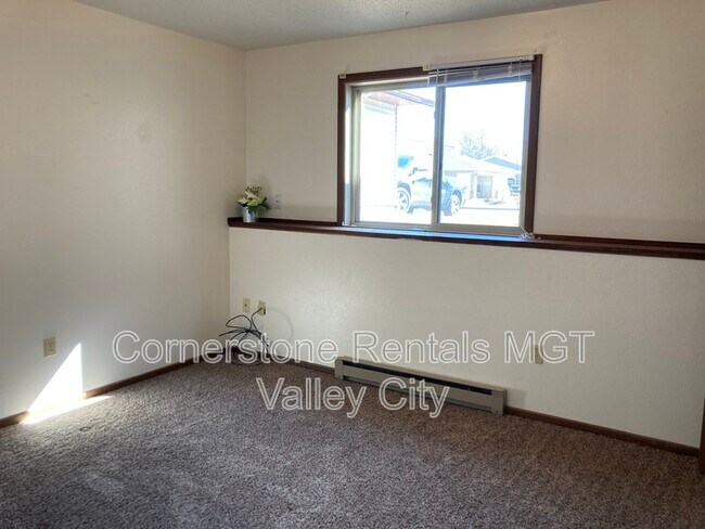 Building Photo - 804 11th St NW