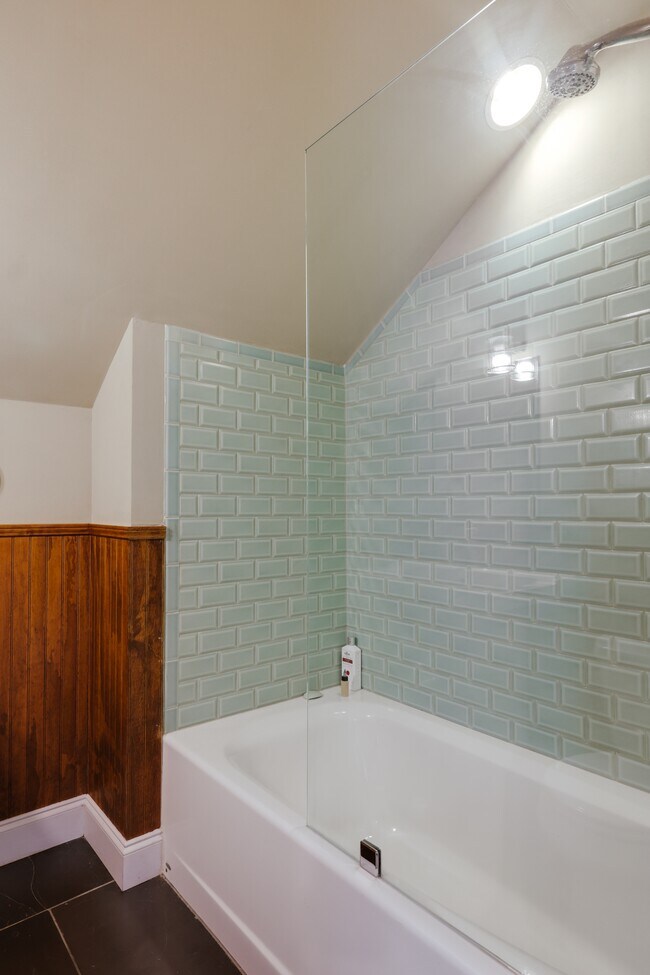 Building Photo - 145 Hendrix Ave