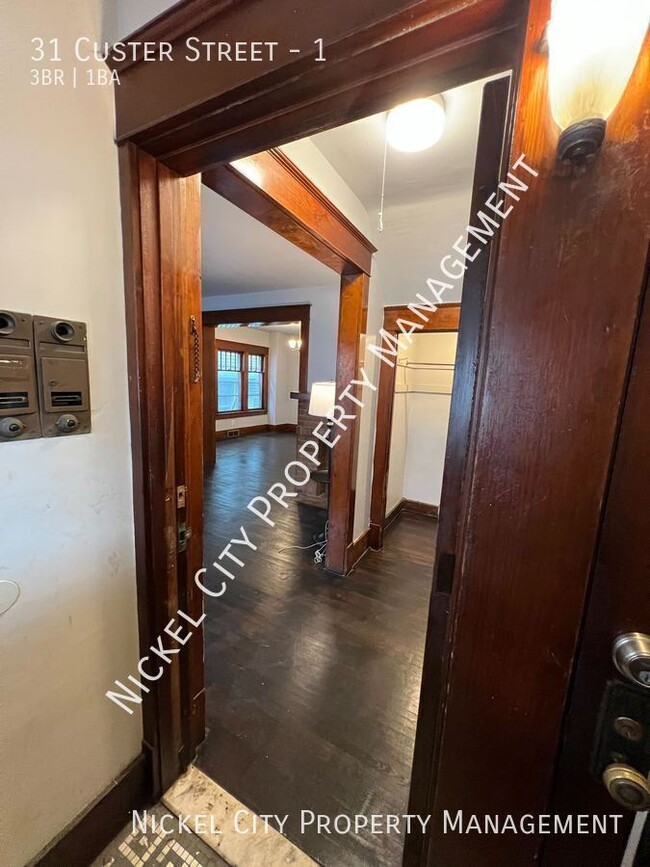 Building Photo - 31 Custer St