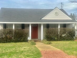 Building Photo - 306 19th St E