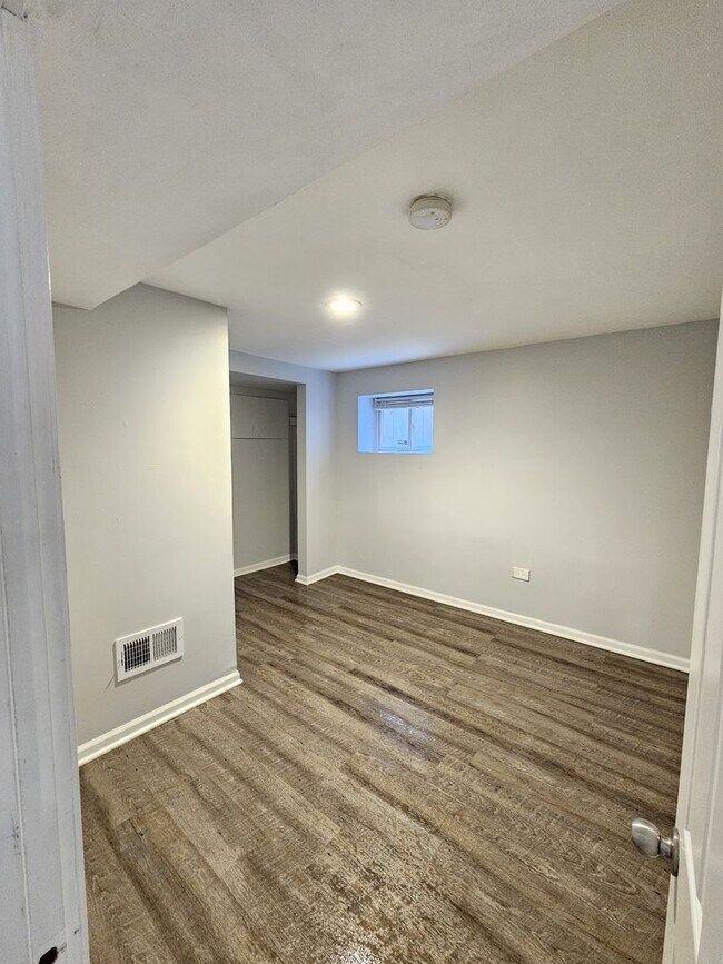 Building Photo - 2850 N Nordica Ave