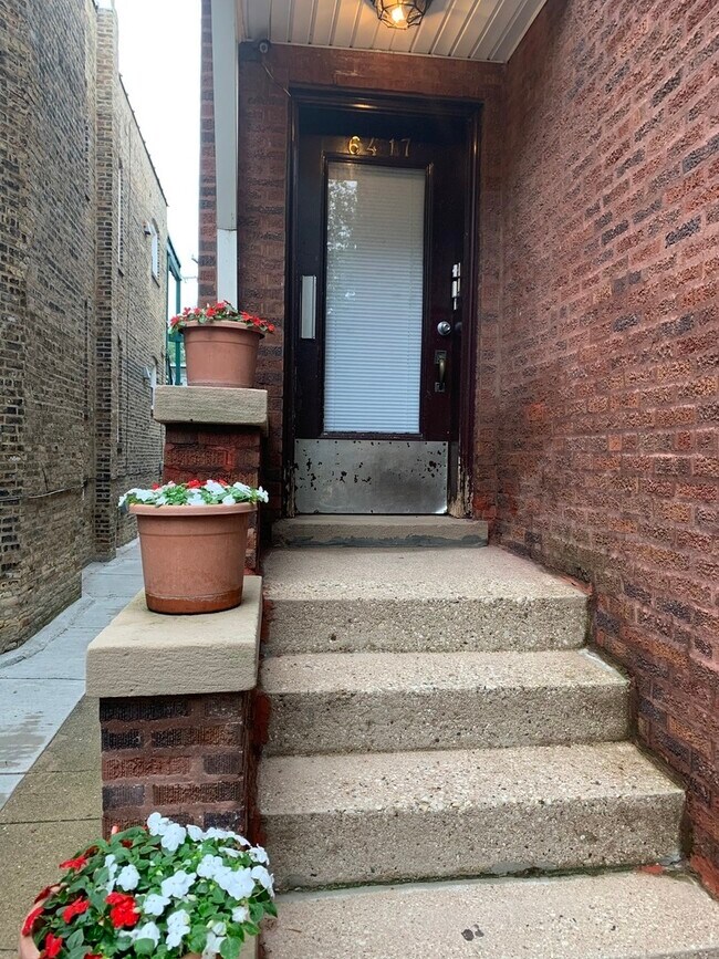 Building Photo - 6417 N Wayne Ave