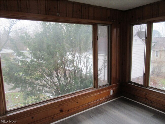 Building Photo - 378 Columbus St