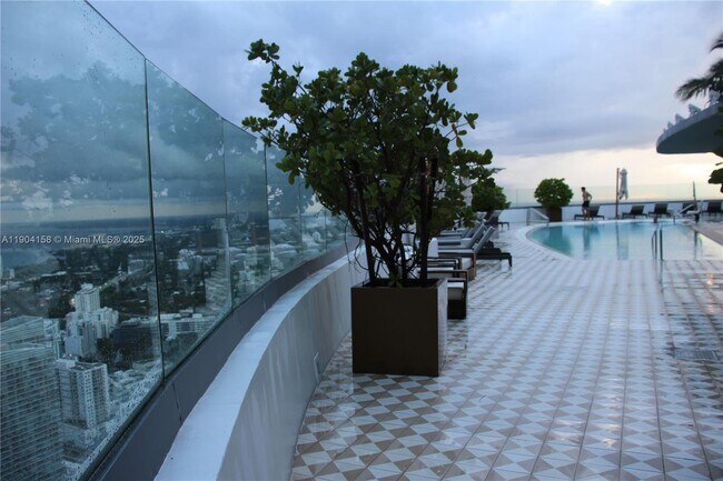 Building Photo - 801 S Miami Ave