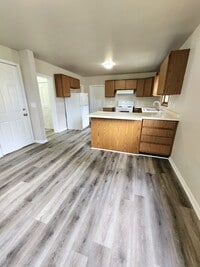 Building Photo - Birch St Duplex