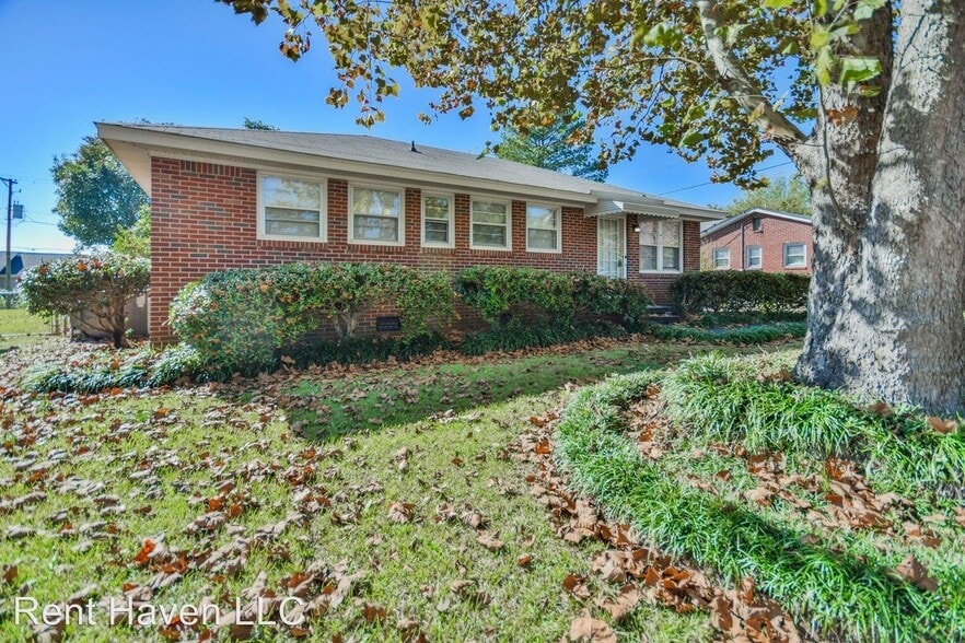 Building Photo - 4121 Chesterfield Dr