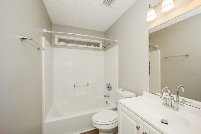 Building Photo - 540 Hillsdale Dr