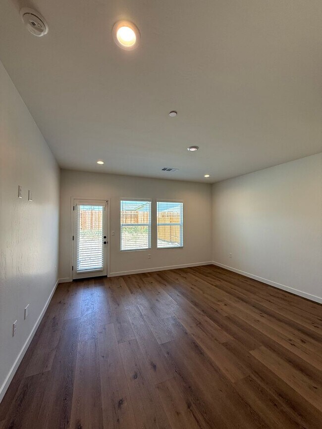 Building Photo - 16806 Mairs Dr