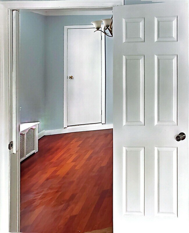 Building Photo - 9 W 15th St