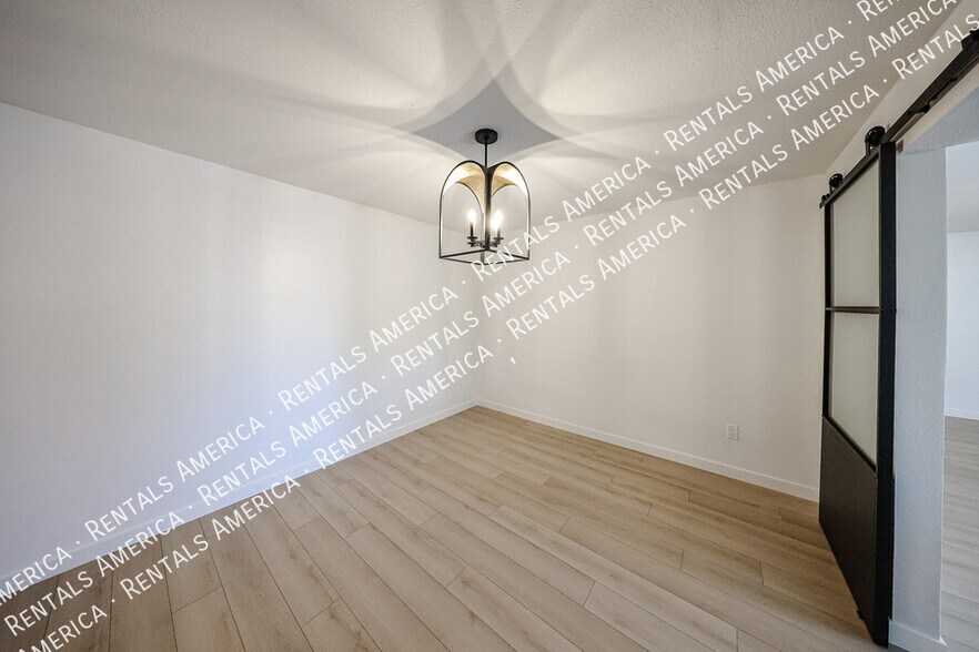 Building Photo - 2931 W Villa Maria Dr