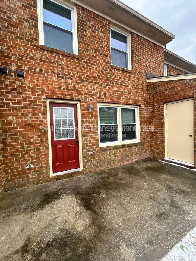 Building Photo - 128 Loch Cir