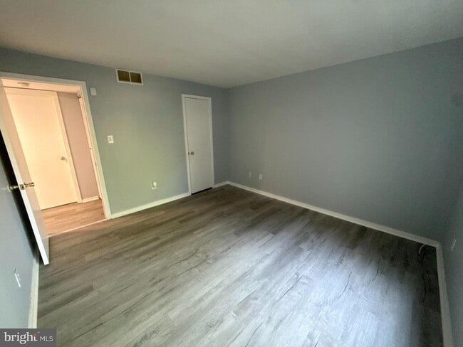 Building Photo - 313 Gregorys Way