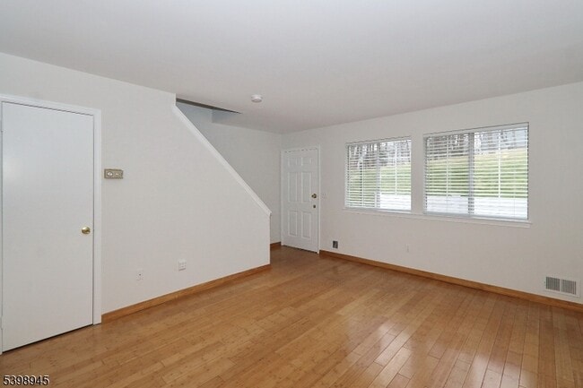 Building Photo - 21 Parkside Rd