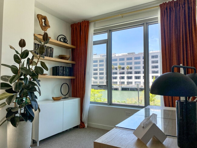 Building Photo - 1000 3rd St