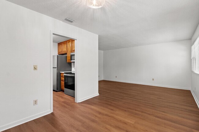 Building Photo - 3108 Briarwood Dr