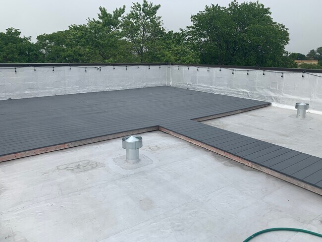 Building Photo - 441 E Oakwood Blvd