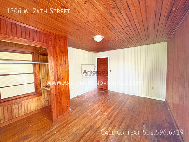 Building Photo - 1306 W 24th St