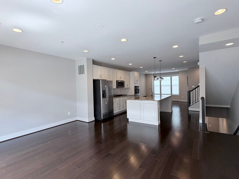 Building Photo - 240 Kepler Dr