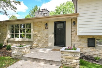 Building Photo - 2526 W Dunwood Rd