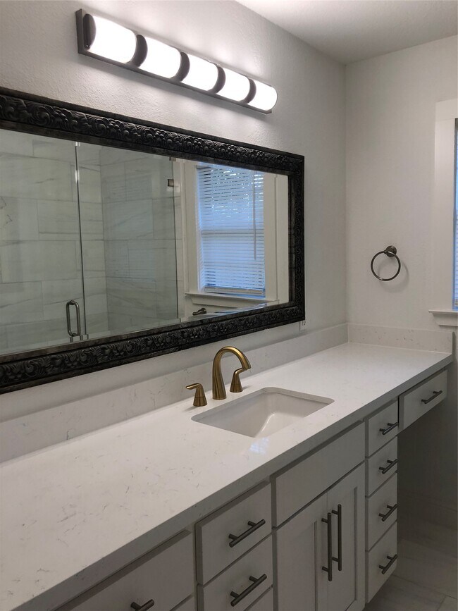 Building Photo - 1346 Chantilly Ln