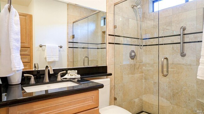 Building Photo - 16 Tudor Ct