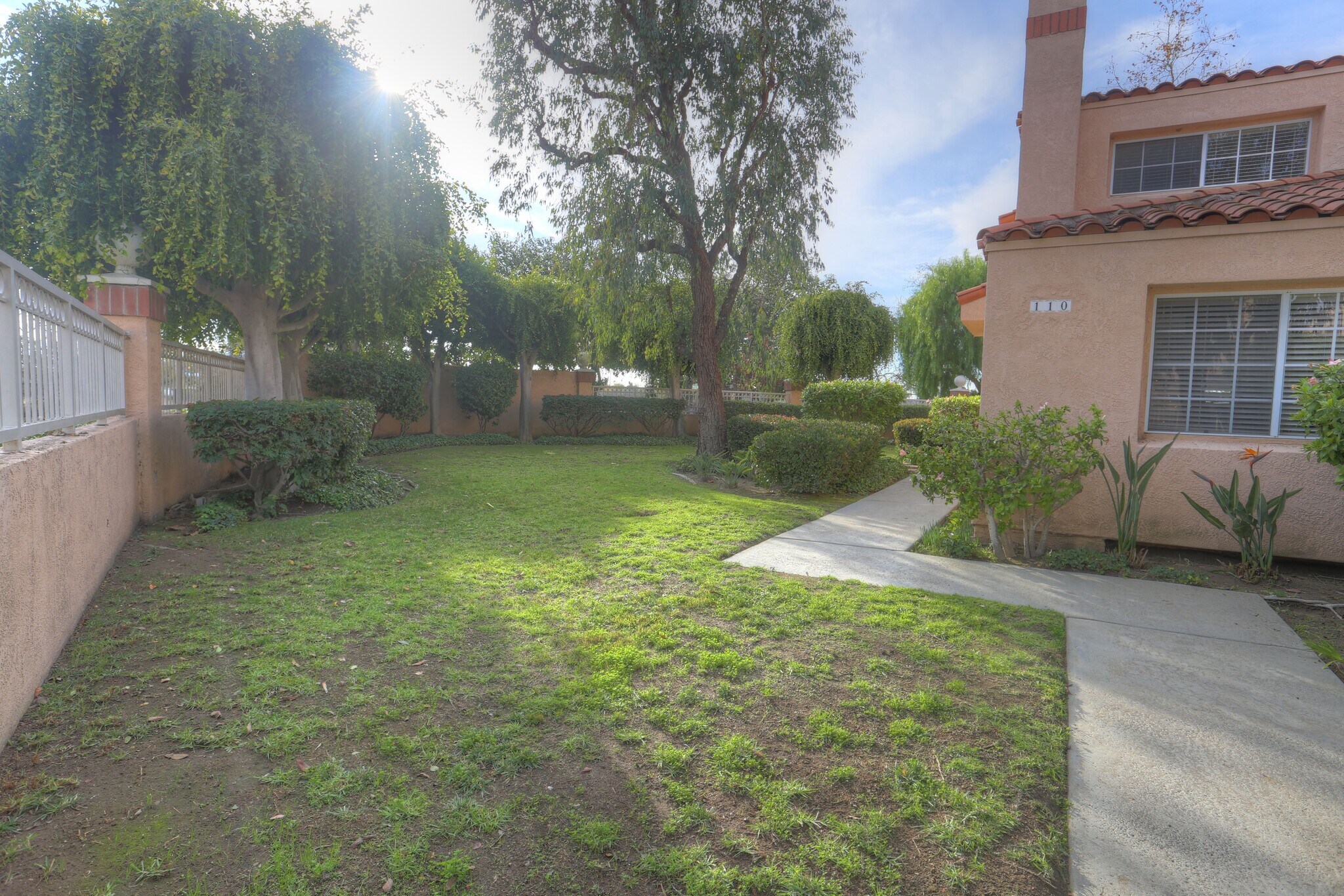 Building Photo - 3101 Plaza del Amo